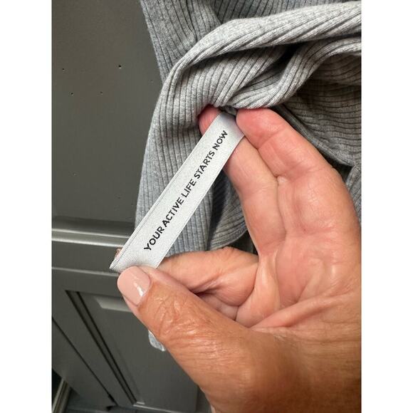 UNIQUELY Lorna Jane Women's Criss Cross Ribbed Soft Open Back Shirt Size XL Gray - Picture 10 of 10